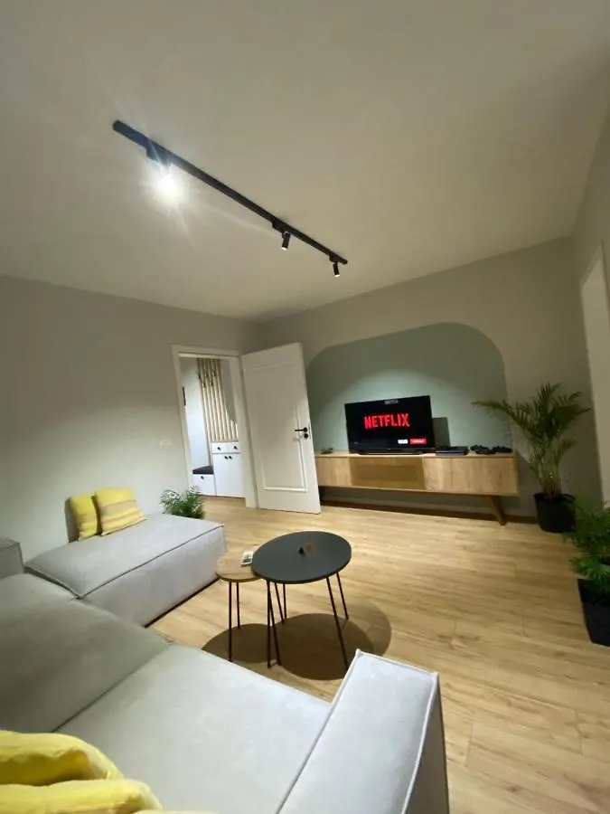 Lucas Downtown Apartment Tirana Albania